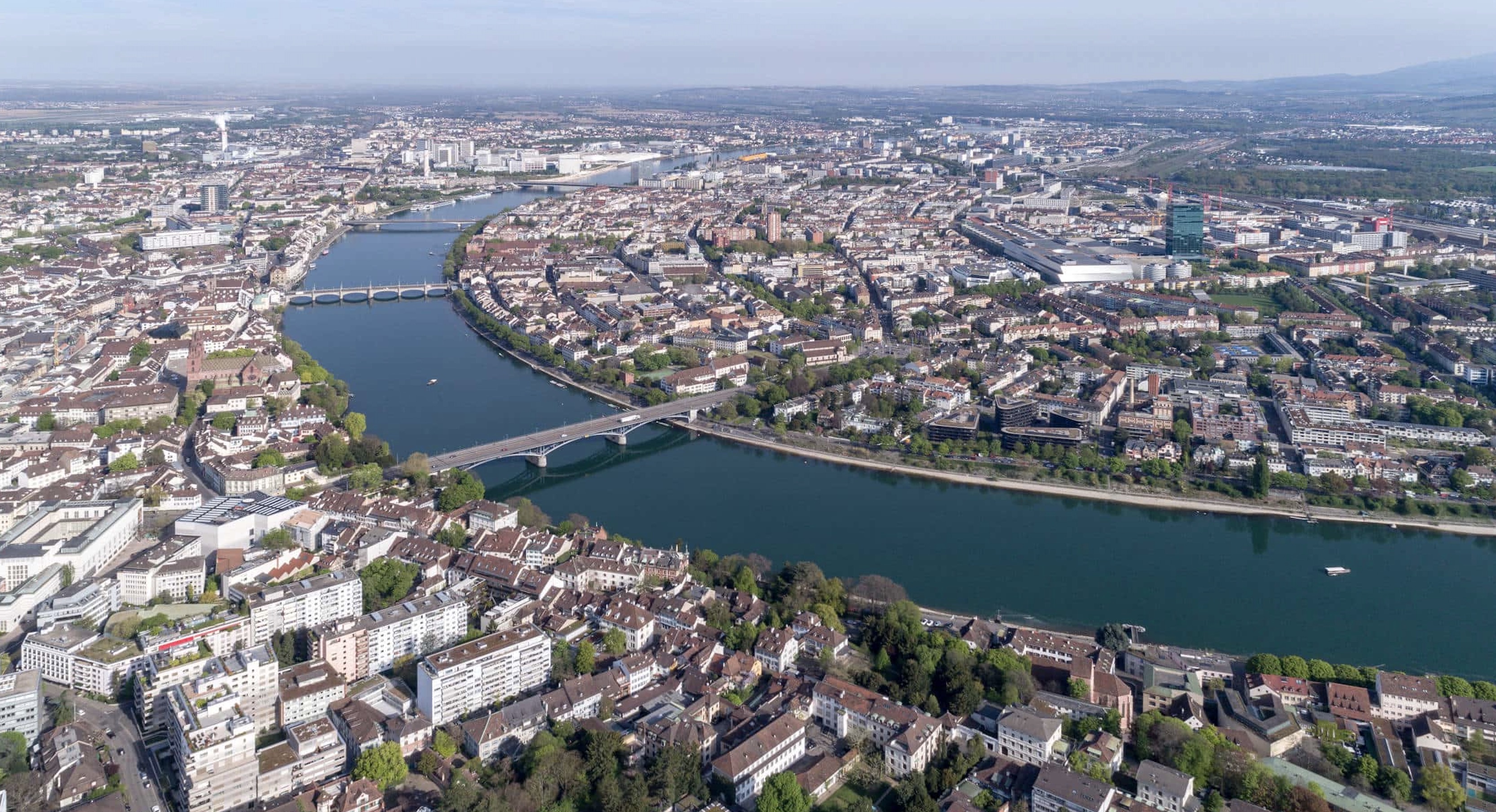 Der Rhein bei Basel aus der Luft