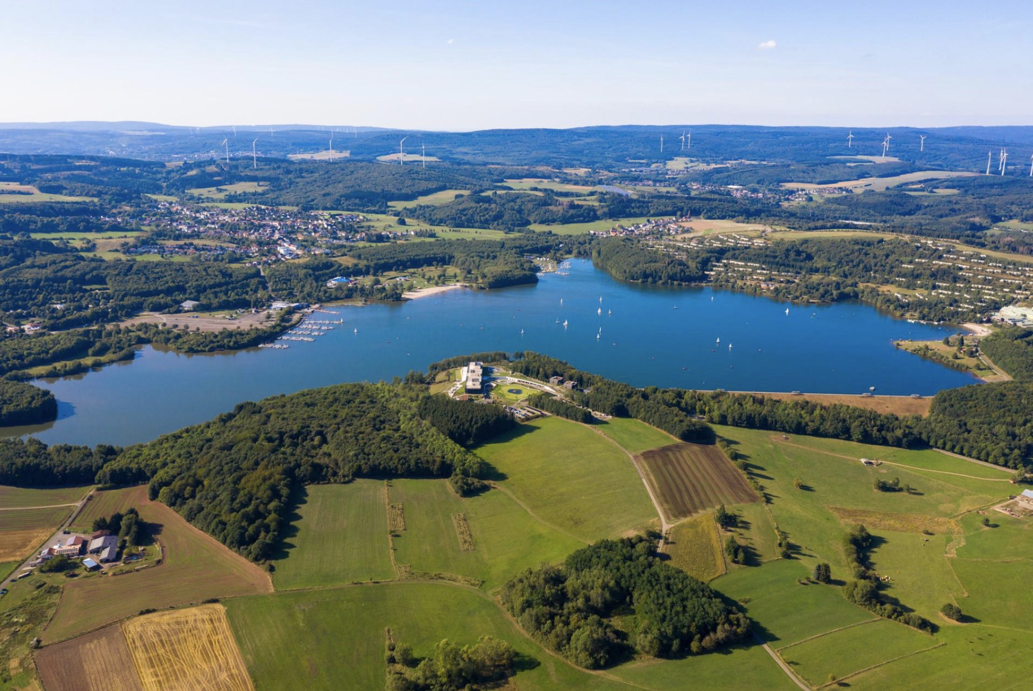 Der Bostalsee im Saarland aus der Luft