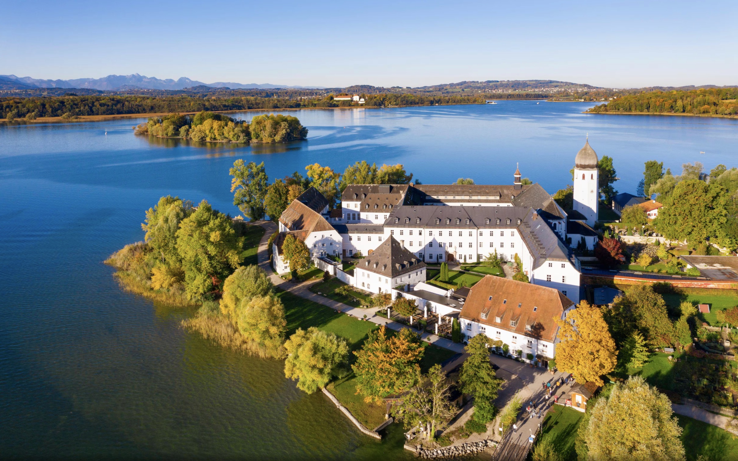 Die Fraueninsel im Chiemsee mit dem Kloster Frauenw&ouml;rth