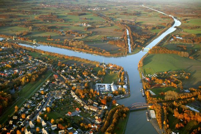 Luftbild des Kanalnetzes rund um Dortmund im Herbst