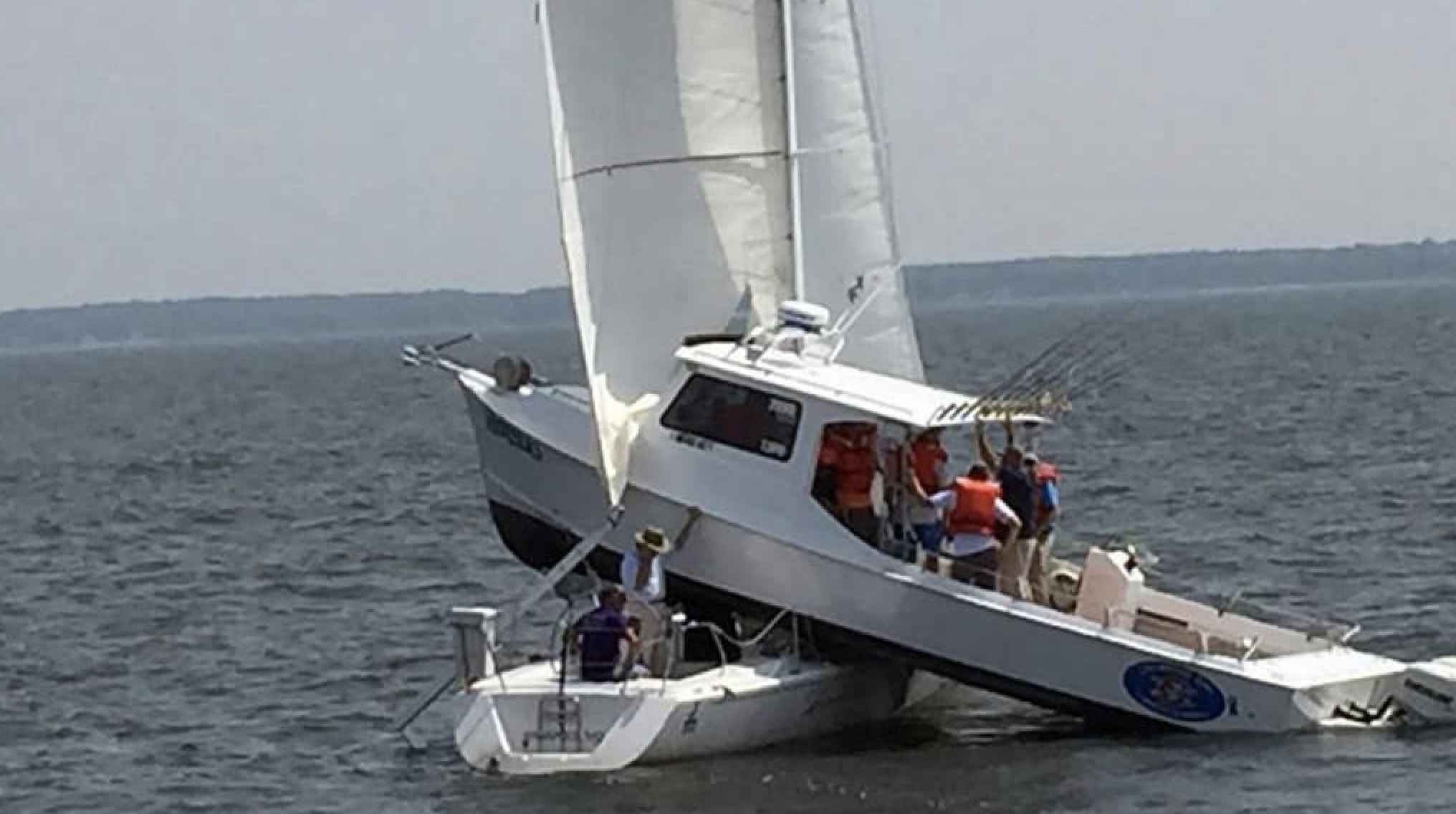 Zusammensto&szlig; zwischen Segelboot und Motorboot