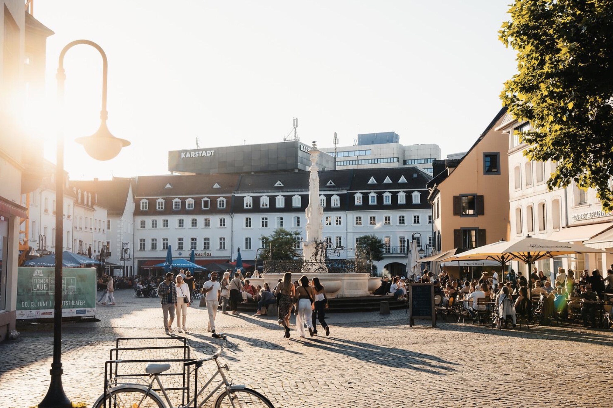 Der St. Johanner Markt in Saarbrücken am Abend