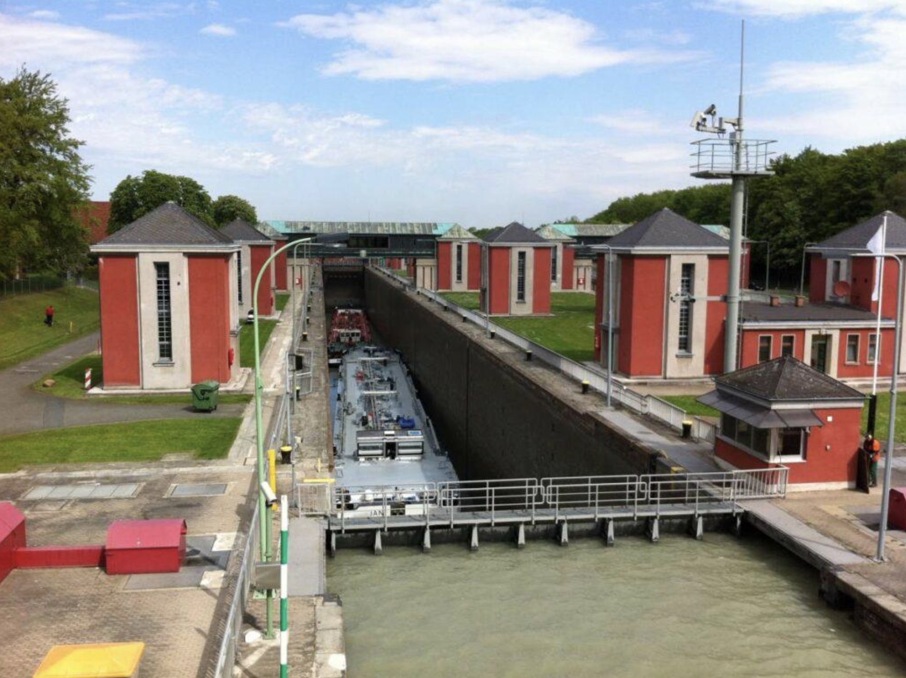 Schleuse Anderten am Mittellandkanal bei Hannover