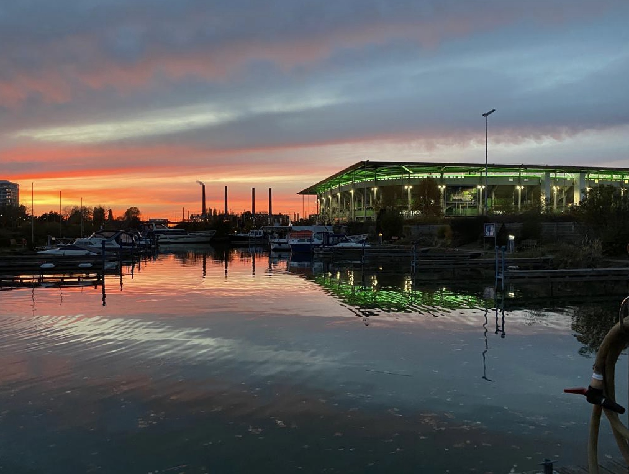 Hafen und Autostadt in Wolfsburg am Mittellandkanal