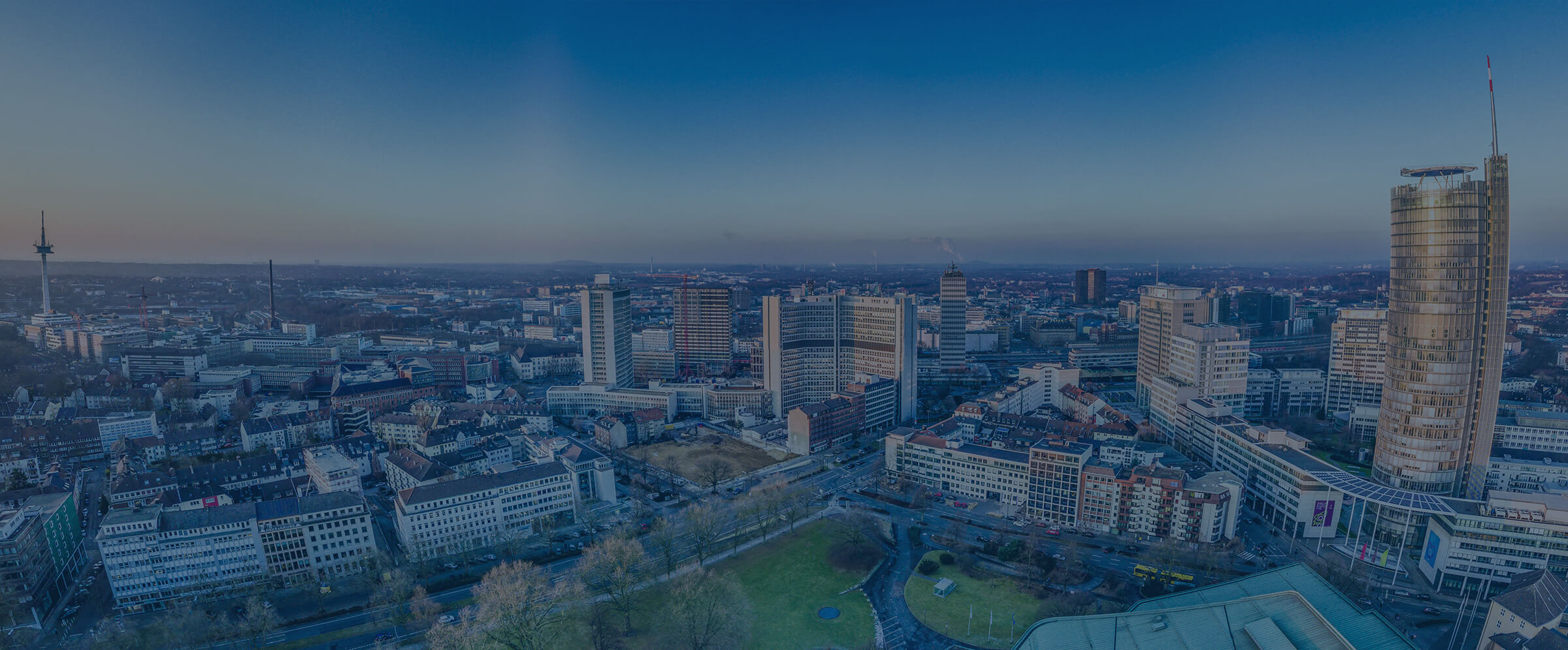Skyline von Essen mit RWE-Turm im Ruhrgebiet