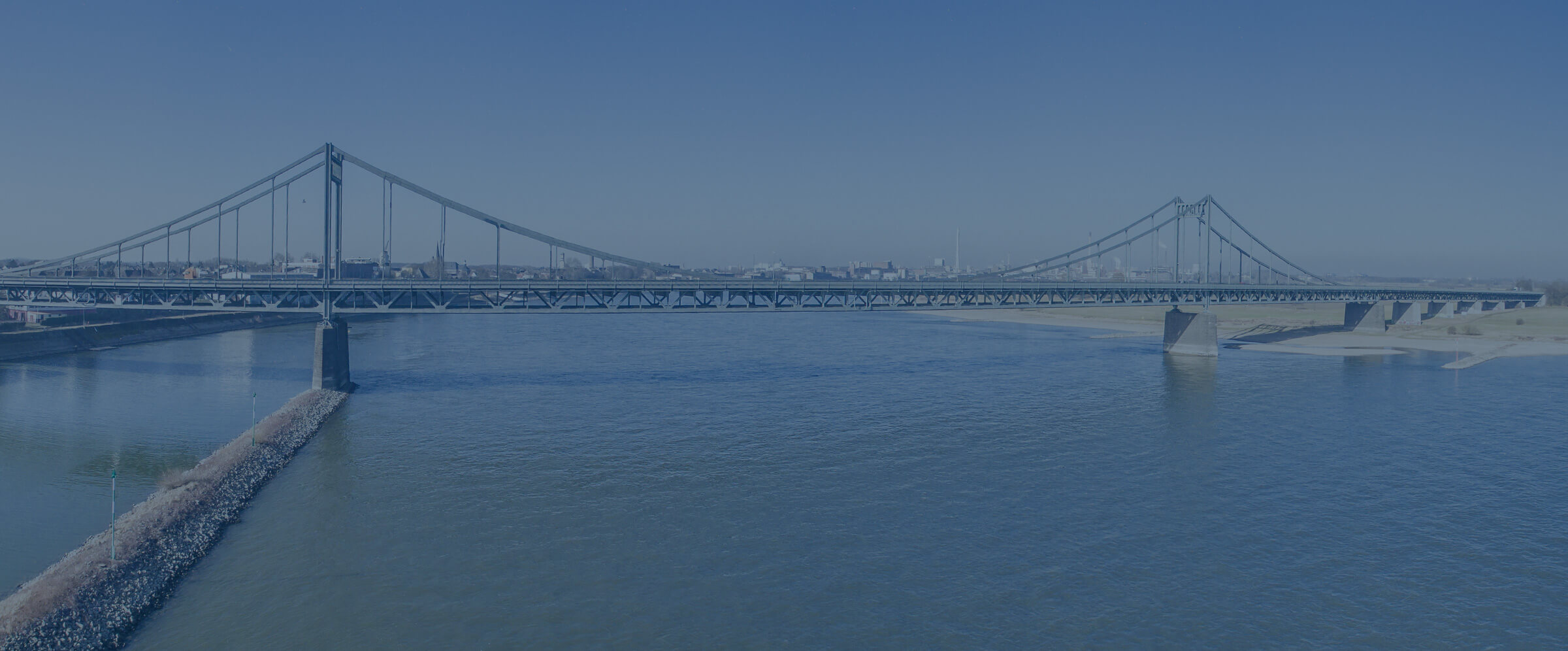 Krefelder Rheinbr&uuml;cke (Uerdinger Br&uuml;cke) &uuml;ber den Rhein